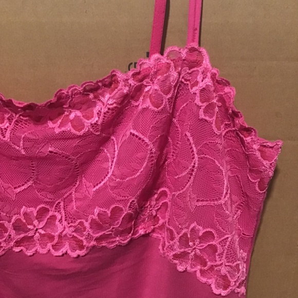 Spaghetti strap tank top with lace - Picture 5 of 6